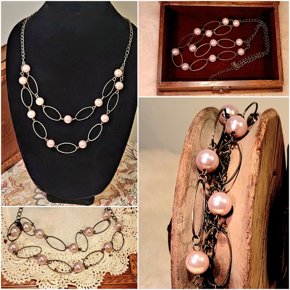 Vintage pink pearl metal necklace